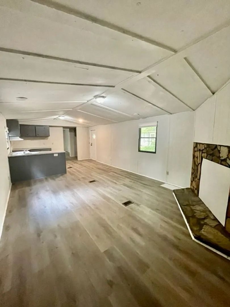 Adorable 2 bedroom 2 bath Moble Home located it Dallas — Photo 4
