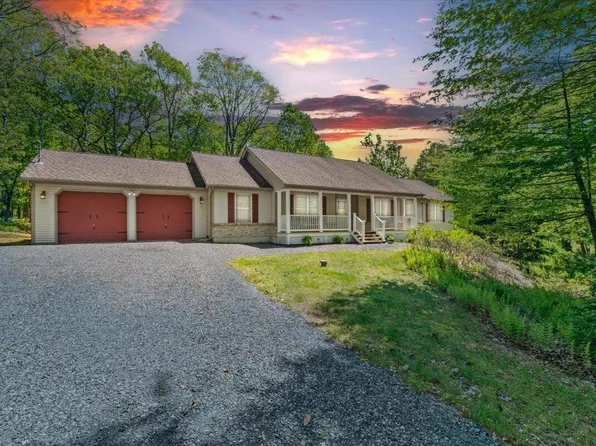 2380 Beartown Rd, Canadensis, PA 18325