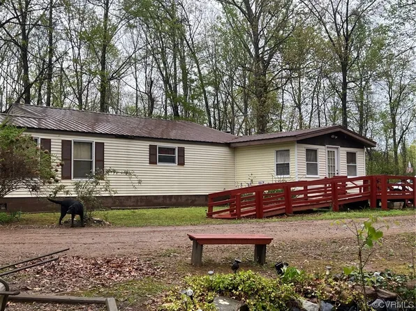 1092 Saunders Ln, Green Bay, VA 23942