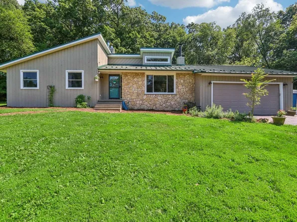 N3638 Birchwood Dr, Poynette, WI 53955