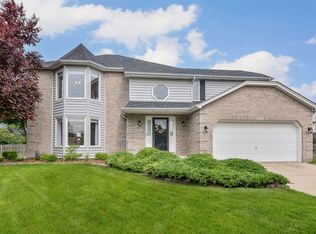 2337 Waterbury Cir, Aurora, IL