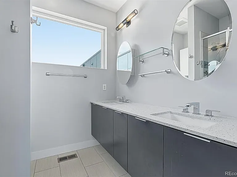 3181 Lawrence St — Photo 36