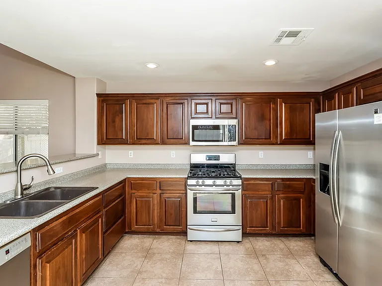 970 Medina De Leon Ave — Photo 7