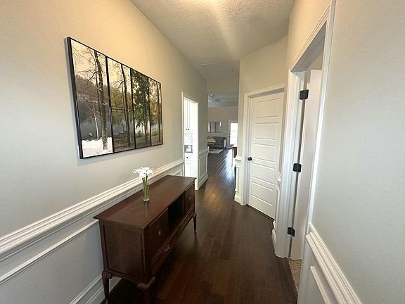 4th image of 3016 Greymoor Cir