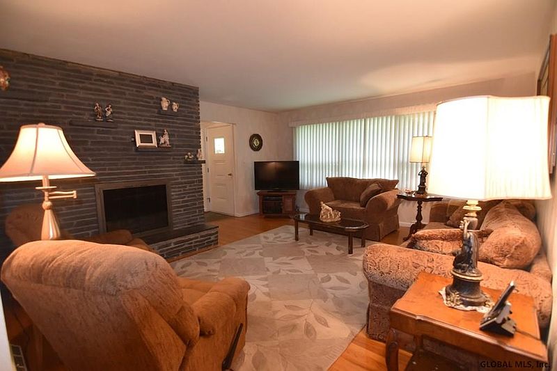 4th image of 37 W PARKWOOD Street