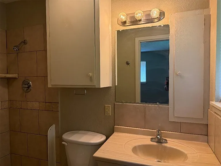 205 Broadway St — Photo 20