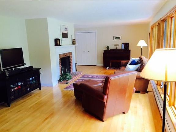 5th image of 16 Winchester Dr