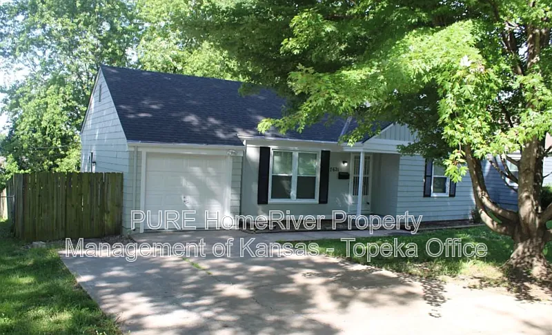 3 bed, 1.0 bath, 988 sqft, $1,325 — Photo 2