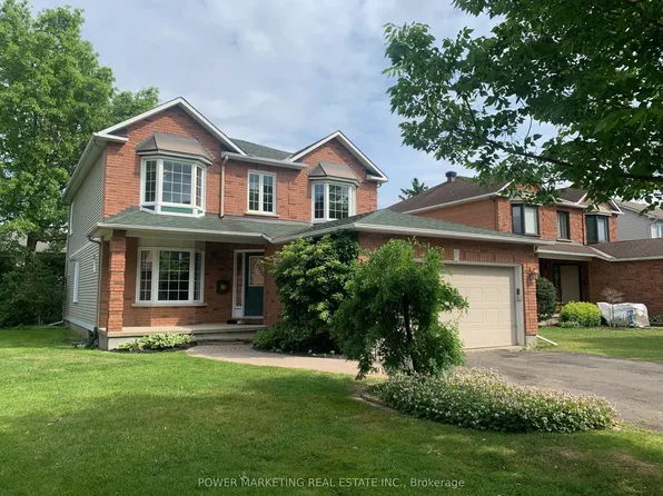 29 Taj Ct, Ottawa, ON K1G 5K7