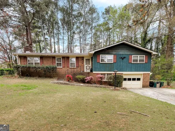 835 Castlewood Dr, Woodstock, GA 30189