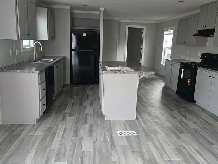 1435 Oak St — Photo 8