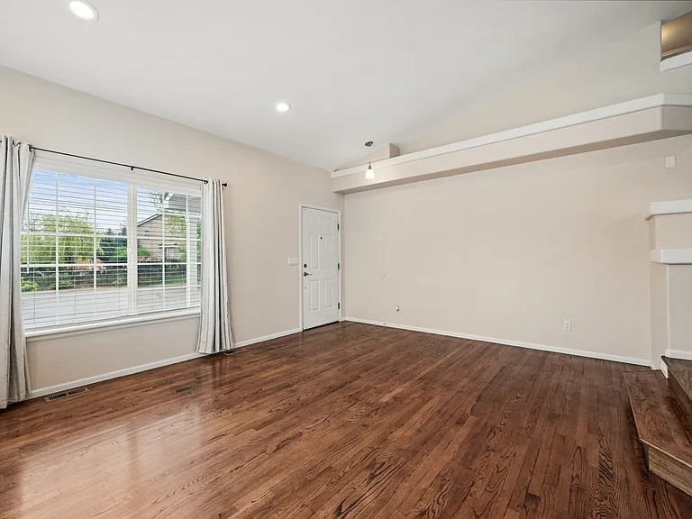 52801 Foxborough Ct — Photo 12