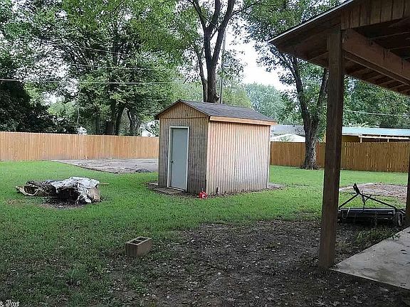 5th image of 915 Randall Dr