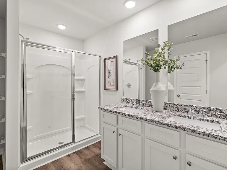 1015 Harden Dr NW — Photo 4