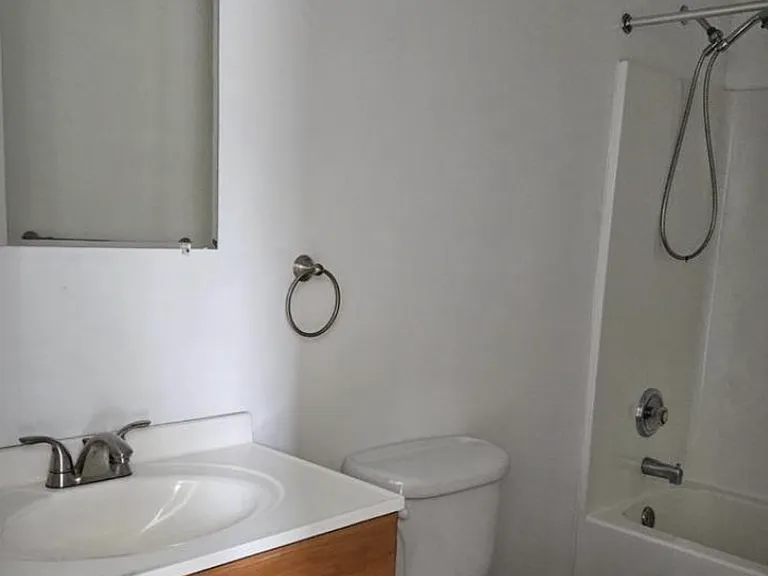 525 & 527 Asbury Ave #B — Photo 2