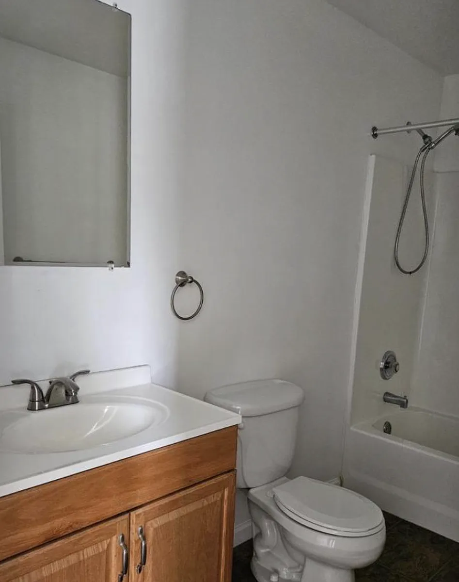 Building Photo - 525 & 527 Asbury Ave #B