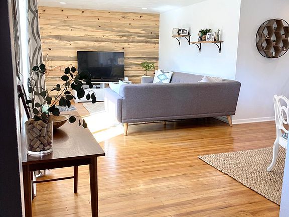 Living Room/Dining