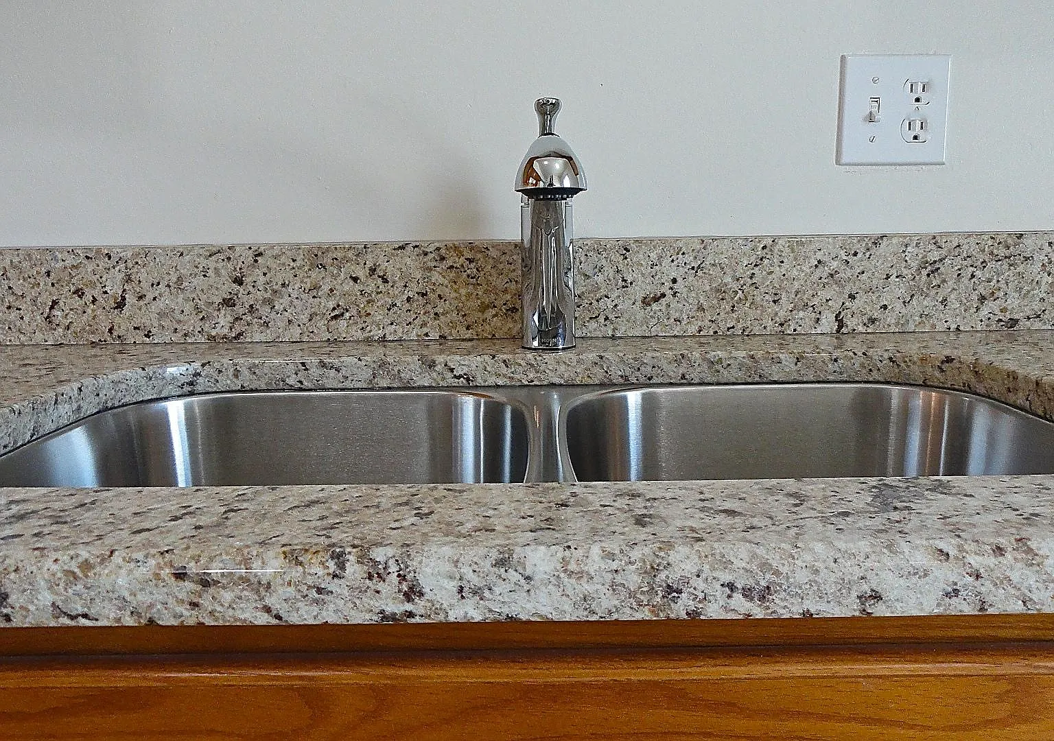 2 bed, 1.5 bath, 1000 sqft, $1,805 — Photo 3