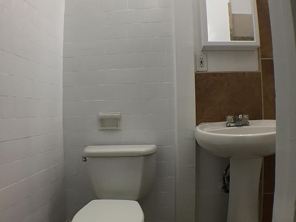 5th image of 521 1/2 Olive Ave