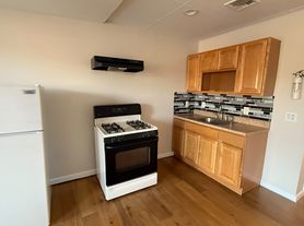 70 Main St, Paterson, NJ