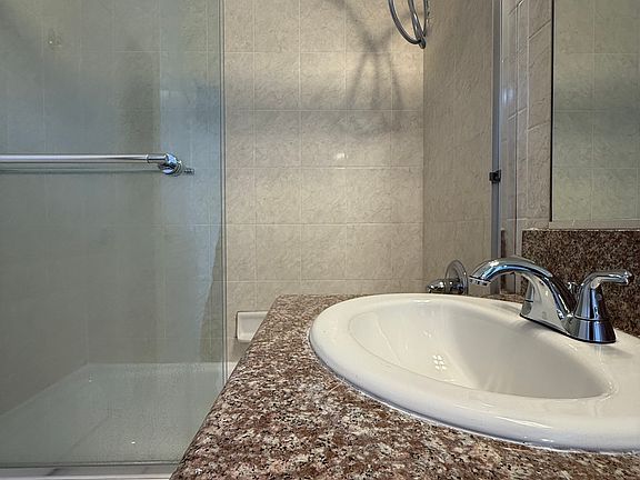 5th image of 309 Gladys Ave