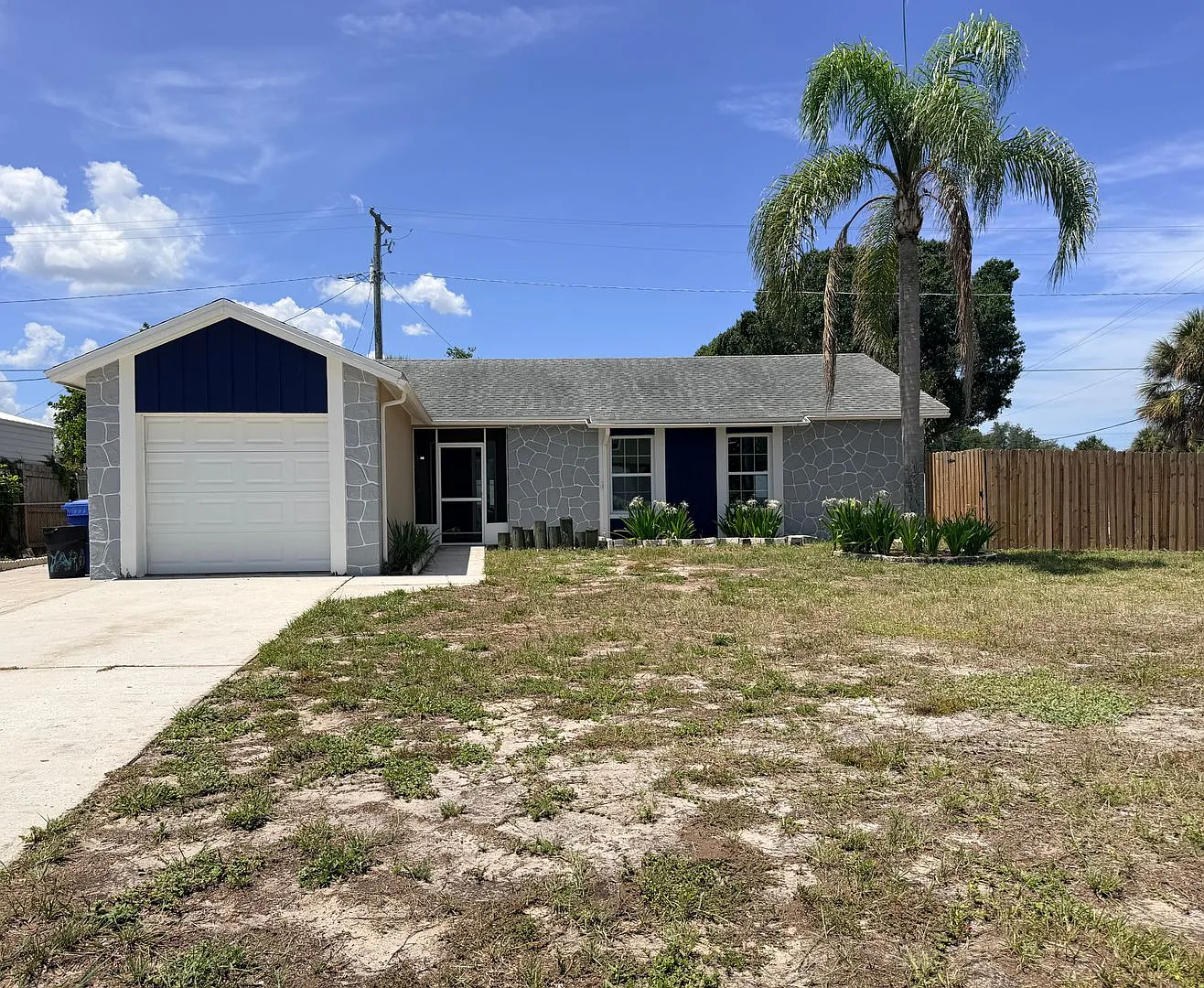 3/2 with Private In ground pool on a large corner lot — Photo 1