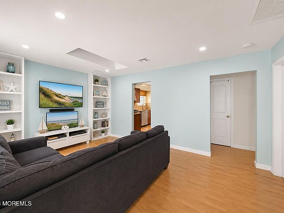 4th image of 834 Rodgers Street