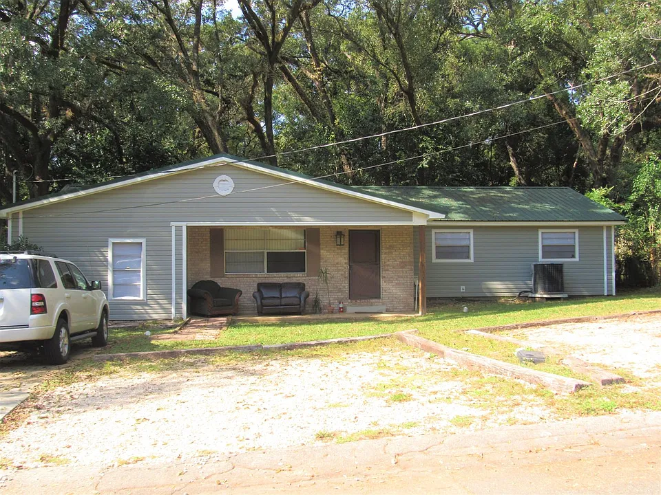 208 N Lipona Rd