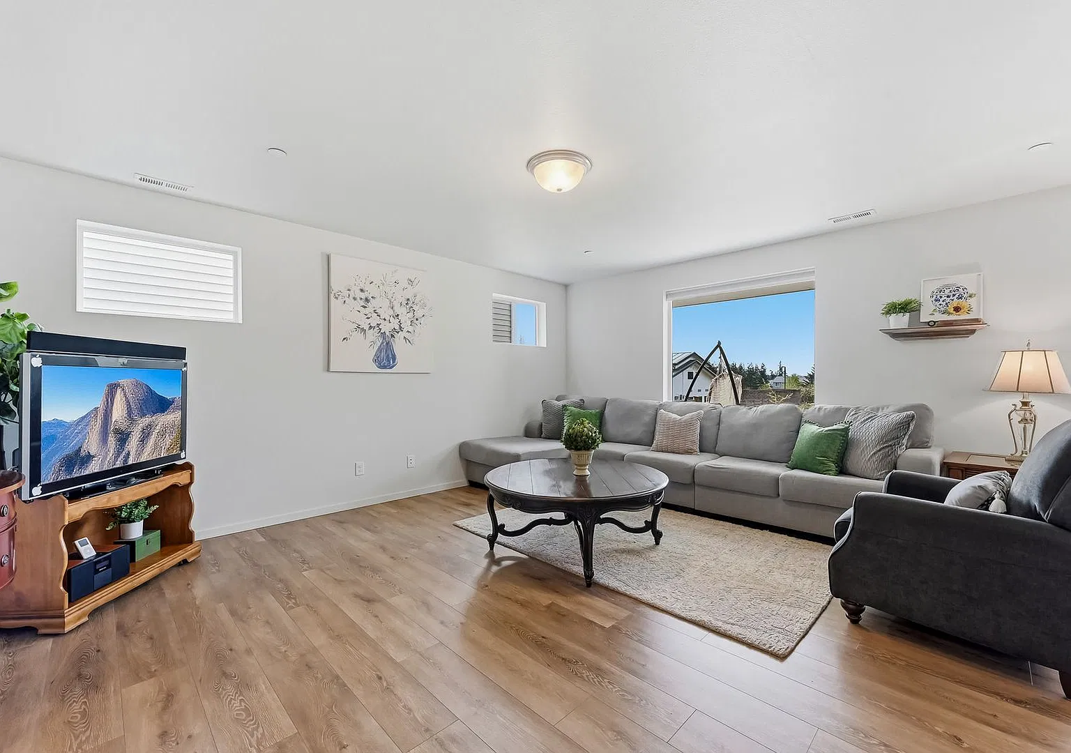 Move-In Ready, LSSD, 4 Bedroom — Photo 4