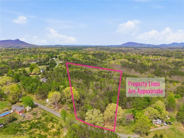 1301 Spainhour Mill Rd, Pinnacle, NC 27043