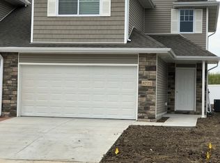 8775 Ridge Hollow Dr, Lincoln, NE 68526