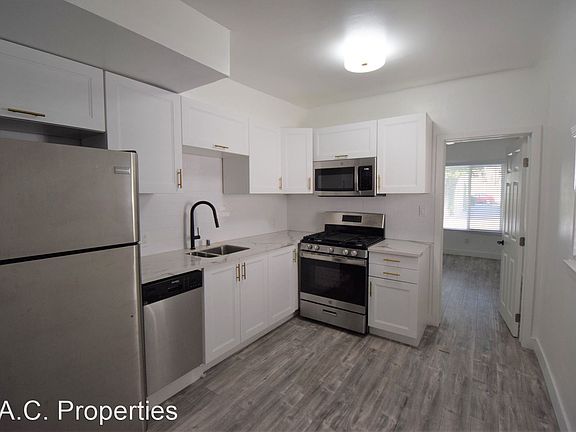 3rd image of 10936 1/2 Hortense St #10964906