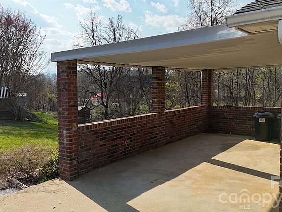 3rd image of 309 Morehead Rd