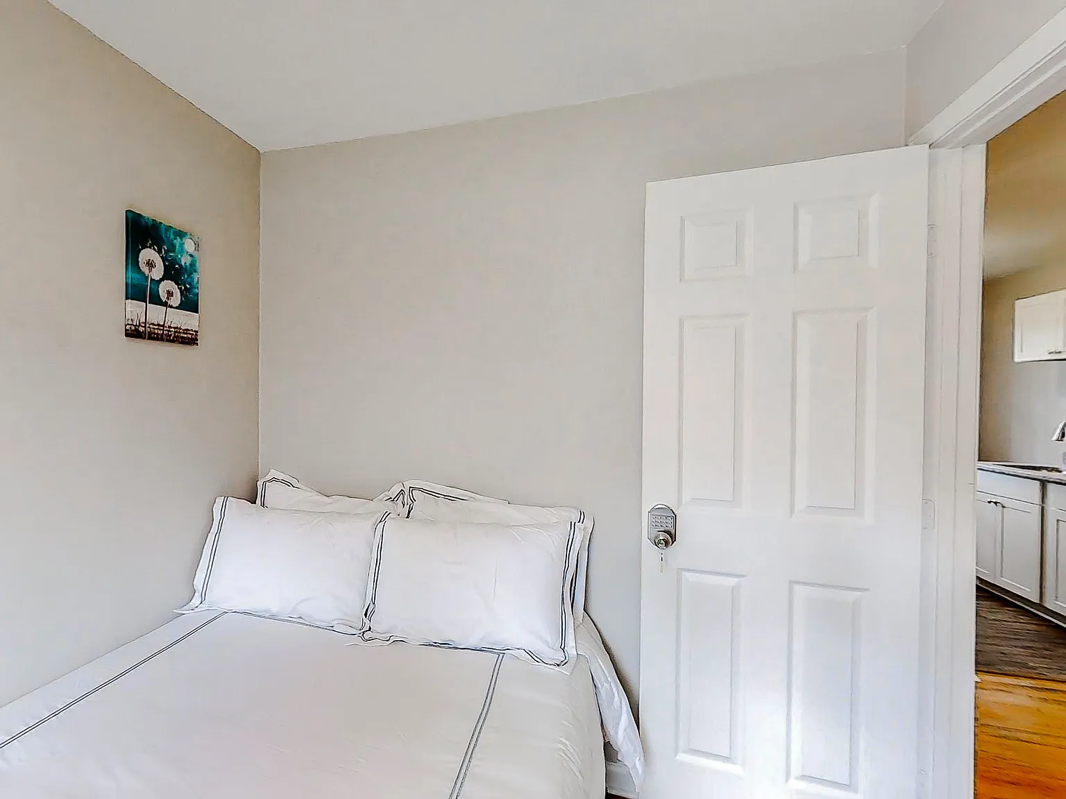 4 bed, 2.0 bath, 1000 sqft, $633 — Photo 2