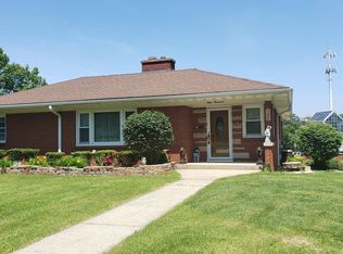 900 McKinley Ct, Lockport, IL 60441