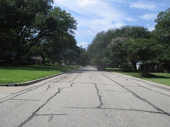 Exterior Neighborhood (street photo)