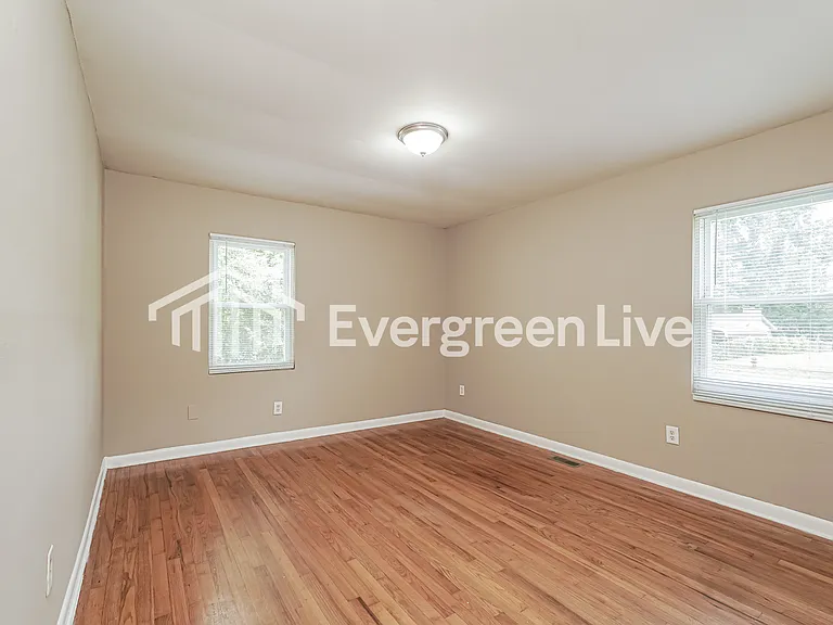 323 Marshall St — Photo 12
