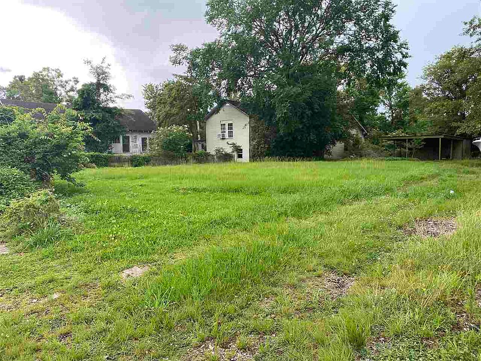 2nd image of 2711 Magnolia Ave