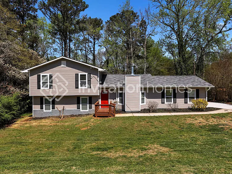 3742 Saddle Ridge Dr — Photo 1