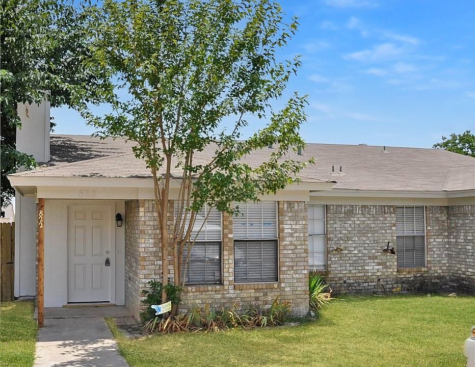 1st image of 822 Woodland Ct #820 & 822
