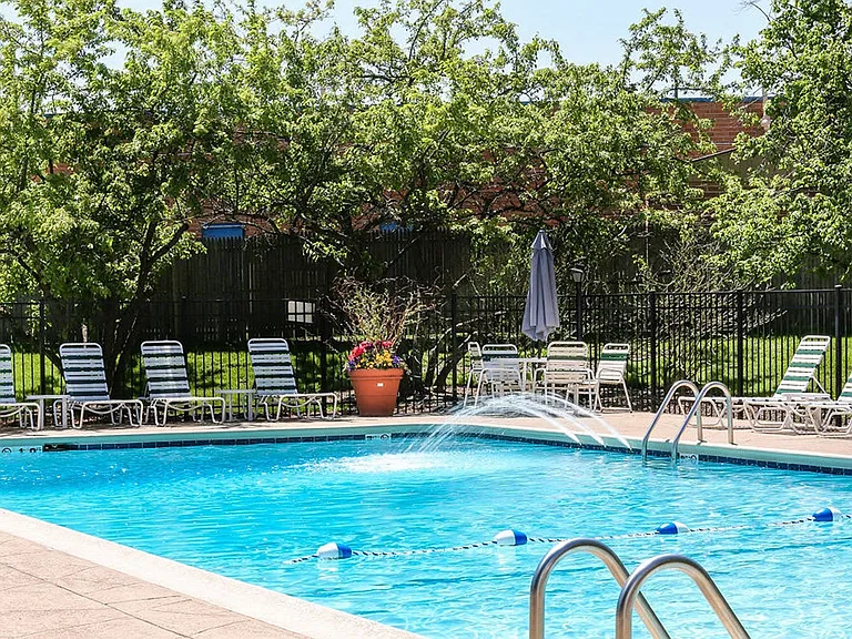 Arlington Club Apartments — Photo 37