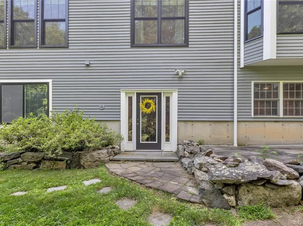 22 Lauro Ridge Ct, Mahopac, NY 10541