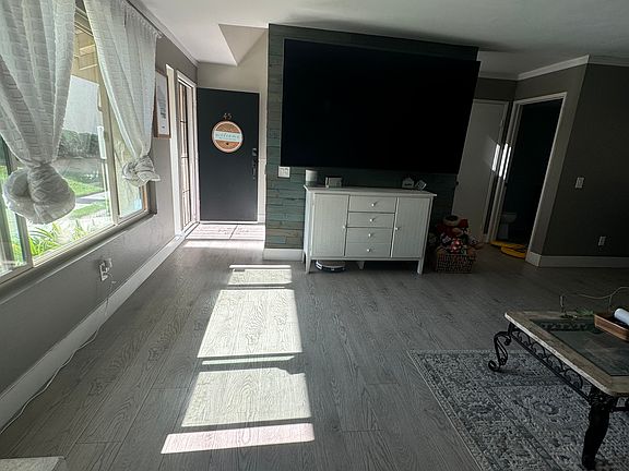 3rd image of 1731 Melrose Ave Unit 45