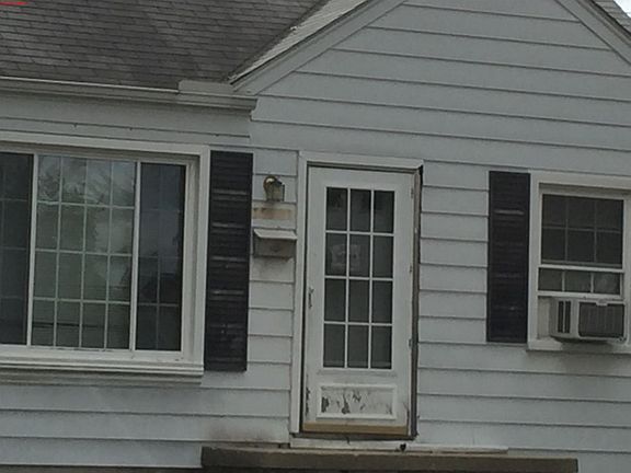 2nd image of 15901 Warwick Ave