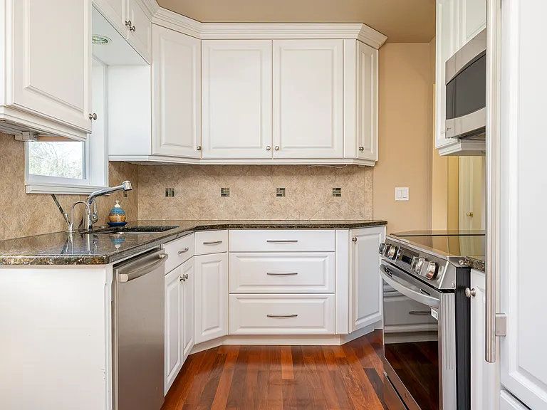 8922 SE Market St — Photo 8