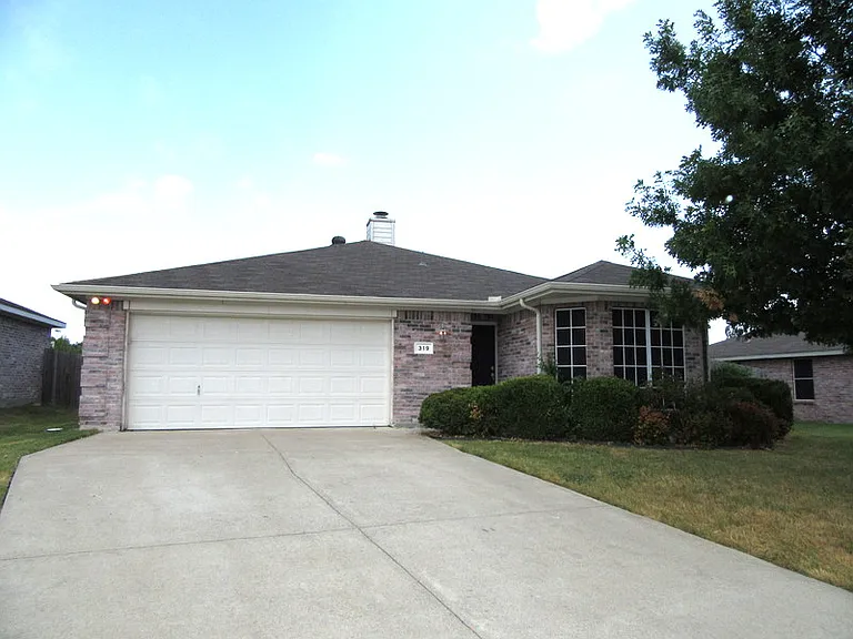 319 Lake Wichita Dr — Photo 1