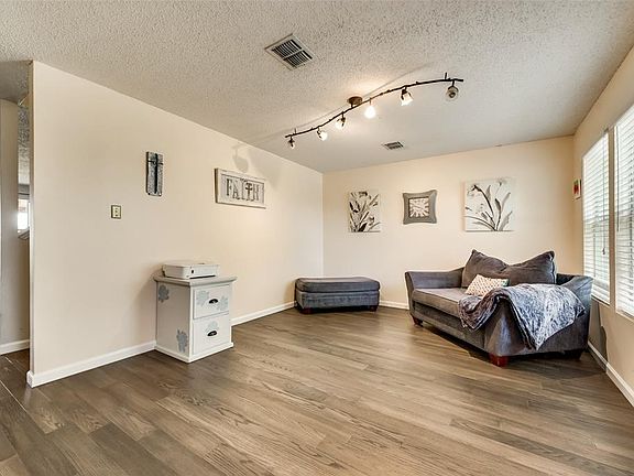 4th image of 1500 Quail Meadow Dr