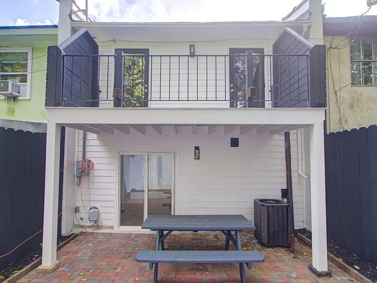 11 America St — Photo 2