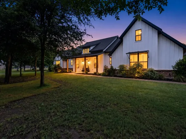 205 Deer Glade Ct, Azle, TX 76020