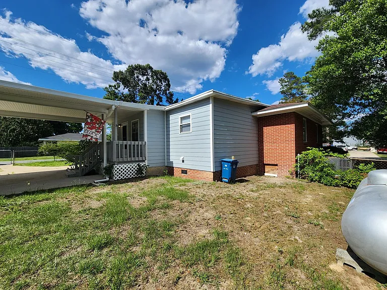 400 Roxie Ave — Photo 6